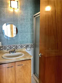QUARTO MESTRE que fica dentro do apartamento, tão perto do Shopping Center Santa Fe e da zona corporativa.  Condomínio pequeno, tranquilo e com segurança 24 horas o ano todo. Perto de Santa Fe e cercado por pequenos supermercados, farmácias, lavanderia... - Image 4