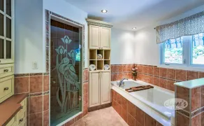 Expansive luxury cottage on Pigeon Lake! 2 Bunkies, Watertoys and Firepits! - Image 5