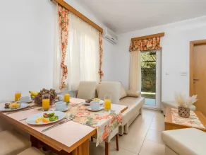 Cosy apartment for 4 guests with A/C, pool, WIFI, TV and balcony - Image 5