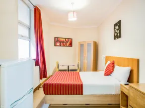 Lovely Studio in London With Patio - Image 4