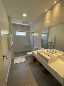 House with stunning views, barbecue, and pool, 600m from João Fernandes beach. - Image 3