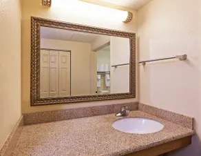 Comfy Studio Suite | Free Breakfast + Outdoor Pool - Image 4