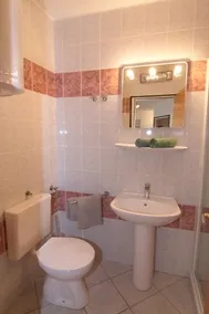 stor lejlighed med 2 badeværelser inkl. en stor terrasse, hav og zentrumsnah i Porec - Image 5
