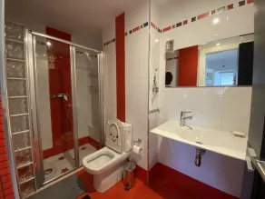 Appartement idéal pour les familles, à proximité immédiate du métro et du bus. - Image 2