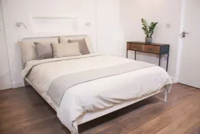 Warehouse Apartment - Great Transport Links - Image 3