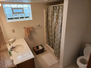 Bright Sunny Oneida St Comfortable 3 bed, 2 Bath Home 0.7 mile to Lambeau Field  - Image 5