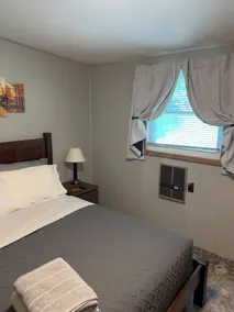 Cozy small cabin with lake access. Dog Friendly! - Image 5