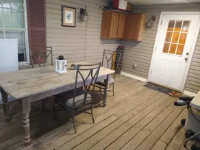 Fishing Camp sleeps 12, fully equipped. Screened in porch. 5 minutes from marina - Image 4