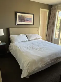 Lake Okanagan waterfront Condo. Large dock with pool and hot tub Reg #H015247536 - Image 4