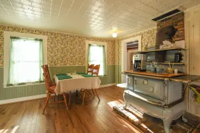Home is perfect for large families with private lake access and close to town - Image 4
