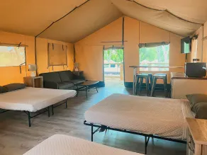 #8 Son's Rio Cibolo Safari Cabin - Image 3