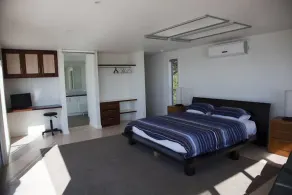Sea Eagle Waterfront Beach House - Image 5