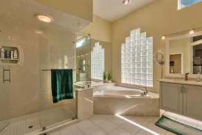 Executive 3-Bedroom Hangar Home within Spruce Creek Fly-In, live 24 hr security. - Image 4