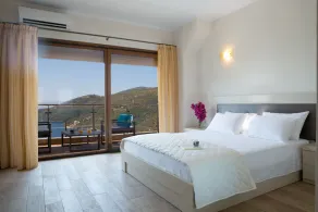 Luxury 6 bedroom villa with stunning views of the Ionian sea in Mikros Gialos - Image 5