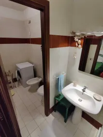 Spacious apartment in seafront condo - Image 2