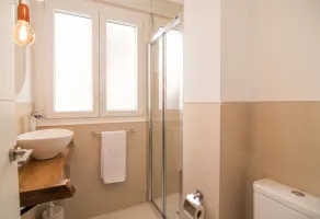 Spectacular newly renovated apartment in Granada, Caleta area. - Image 5