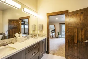 You'll Love This New Luxury Mountain Modern Getaway - New Sauna + Close to Town - Image 4