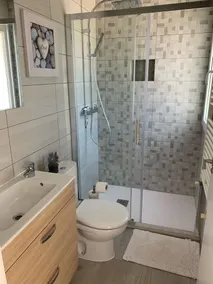 Centralt läge med alla bekvämligheter på gångavstånd - Image 4
