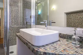 Walking distance for tourism, shopping and business. Do as Romans do - Image 2