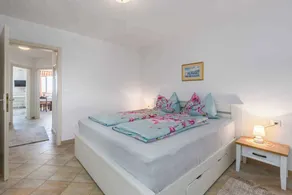 Holiday apartment with sea view and pool - Image 2