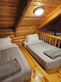 The Peacemaker Cabin: Cozy cabin in enjoyable Apple Valley with AC - Image 5