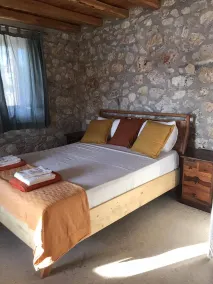 Stone house next to the Sea on Arki island - Image 3
