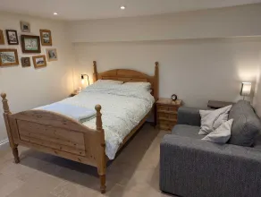 Private Suite near Bradford on Avon town center - Image 4