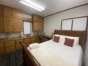  3 HUGE BEDROOMS-SAVE COST - Image 4