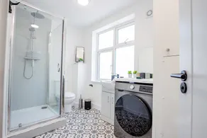 Host & Stay - Croydon Road Apartments - Image 3