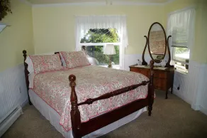 Riverfront Home, close to beach and restaurants - Image 5