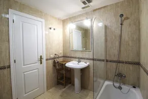 2 bedroom, 3 beds, 2 bathroom apartment, pool, parking, Puerto Banús, Marbella. - Image 2