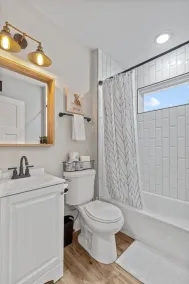 Fully Stocked 4BR Bungalow | Near Tower Grove Park & The Grove | Free Parking - Image 4