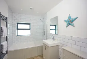 Contemporary barn conversion; only a 10 minute drive to the coast - Image 2