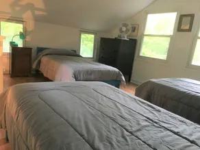 Stuga med utsikt över det privata vattenfallet, 100 meter från Level Beach. 1 BR m / loft - Image 5