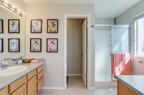 2 Master Suites with King beds fast Wifi - Image 5