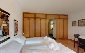 Centrally located apartment house, about 10 minutes walk from St. - Image 4