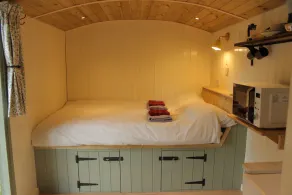 The Red Kite Shepherd's Hut - Image 4