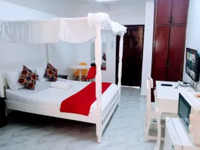 Lux Suites Bustani studio Apartments - Image 3