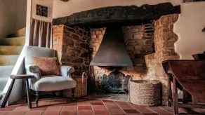 Stunning 4-Bed Thatched Cottage in Oxfordshire - Image 2