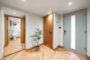 Luxury 4BR Cottage near St Georges Park - Image 2