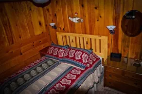 Knotty Pine - Image 4