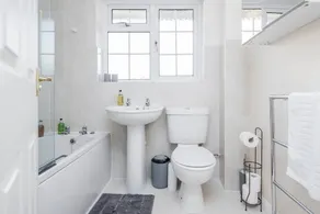 Charming 3 Bed Hse Family and Long Stay - Image 3