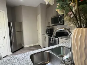 Cozy 1 Bedroom apartment - Image 5