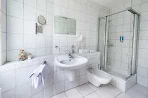 🏨 SOVA Guesthouse Kassel 🌾 own hotel for up to 18 people - Image 3