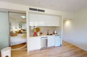 Stunning Waterfront Apartment in 5-star Complex - Image 5