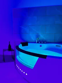 Modern Spa - Cozy & Chic Jacuzzi / Hyper center 🌹 - Image 4