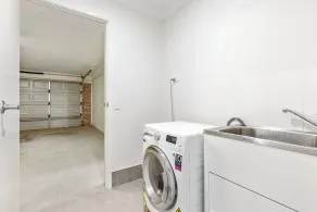 'The Pool House' Spacious Family Stay at Hervey Bay - Image 2