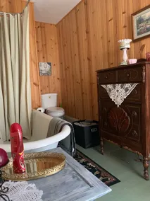 Sleeps 12…. 5 beds and a sofa sleeper. 20 min from West Des Moines.. - Image 5