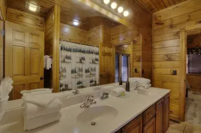 Nouvelle gestion! Vues du Mt LeConte, HotTub, Cheminée, Jukebox, Théâtre et Arcade - Image 4