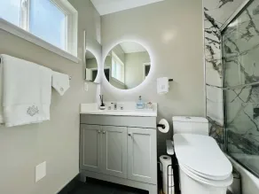 King bedroom with full amenities - Image 4